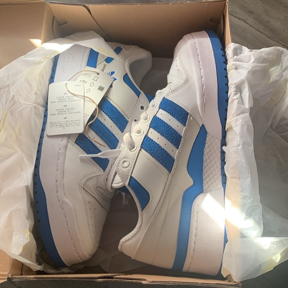 adidas Shoes - LIKE NEW Adidas Forum Bold Stripes